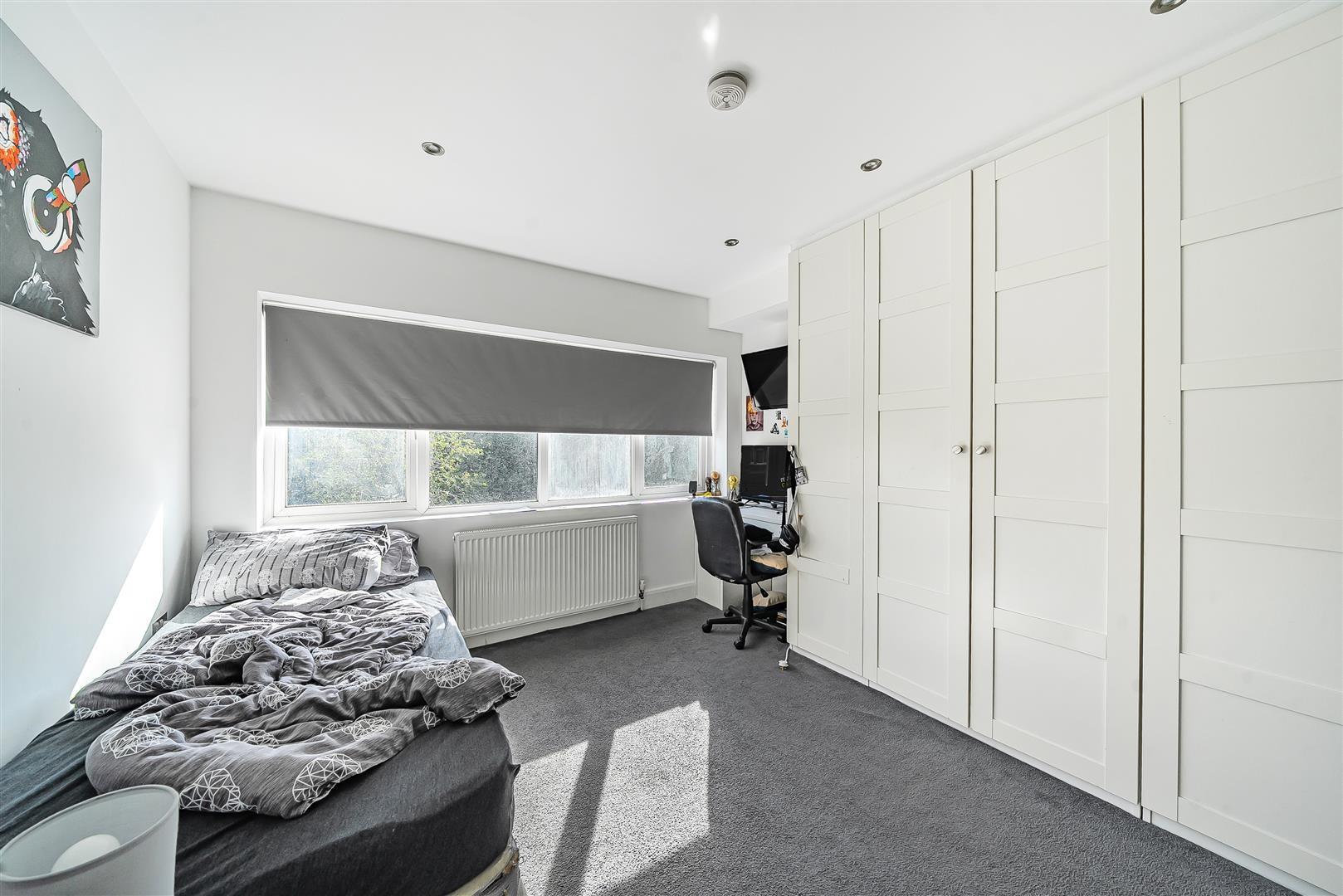 Edgwarebury Lane, Edgware
